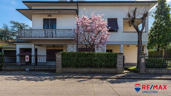 casa indipendente in vendita a Modena in zona Crocetta