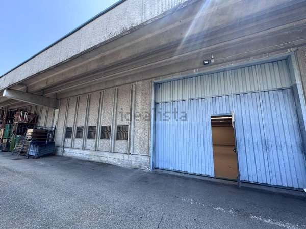 capannone in vendita a Modena in zona Madonnina / Quattro Ville