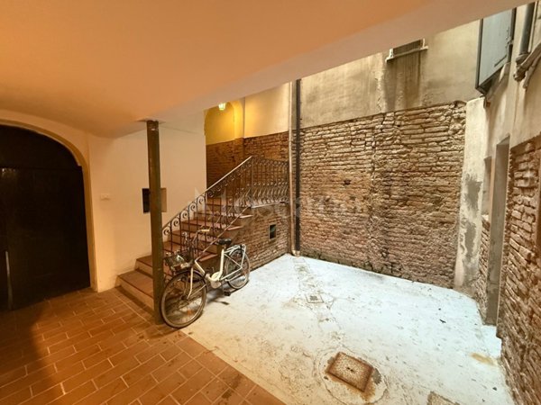 appartamento in vendita a Modena in zona Centro Storico