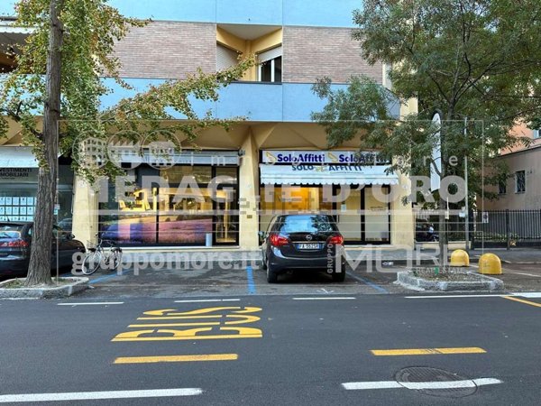 negozio in vendita a Modena in zona Sant'Agnese