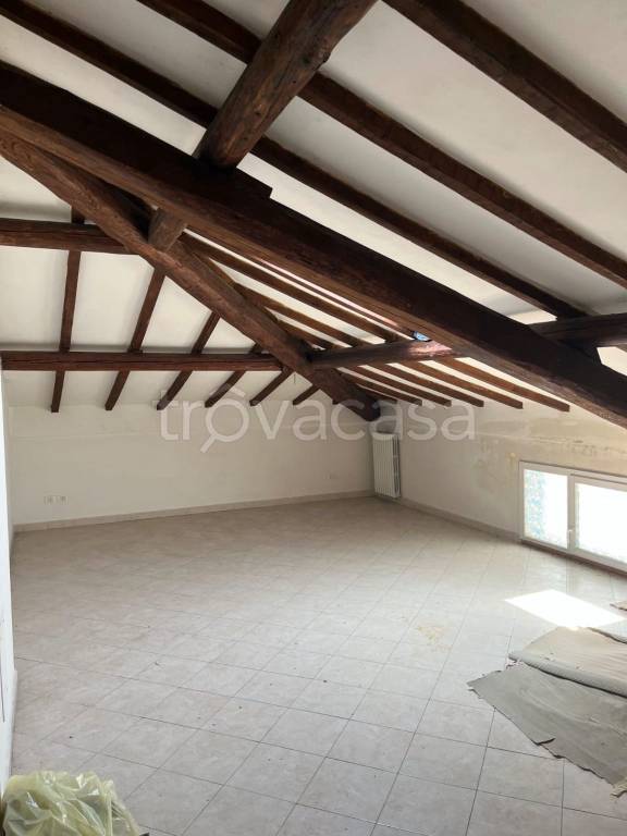 appartamento in vendita a Modena in zona Madonnina / Quattro Ville