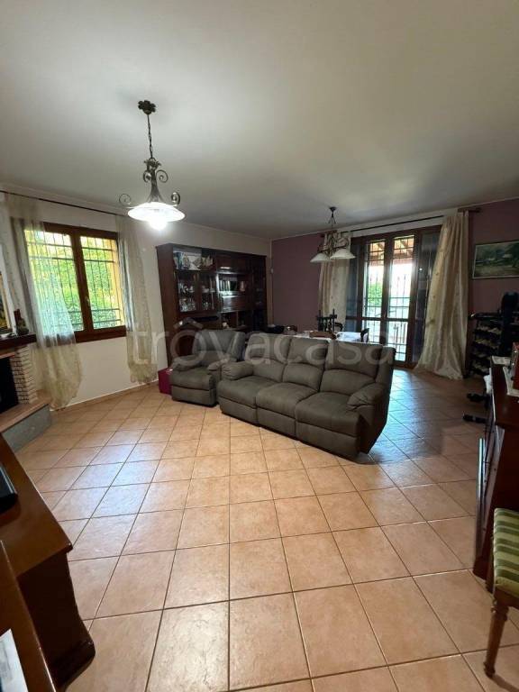 casa indipendente in vendita a Modena in zona Albareto