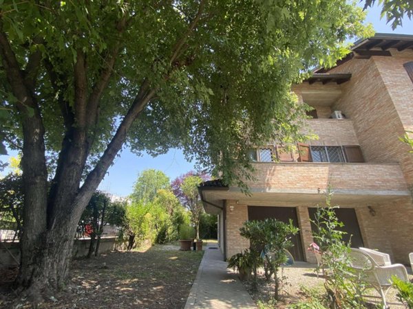casa indipendente in vendita a Modena in zona San Damaso