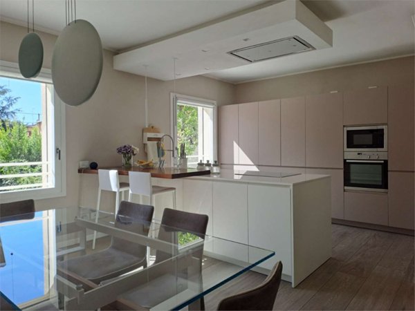 casa indipendente in vendita a Modena in zona Cittanova
