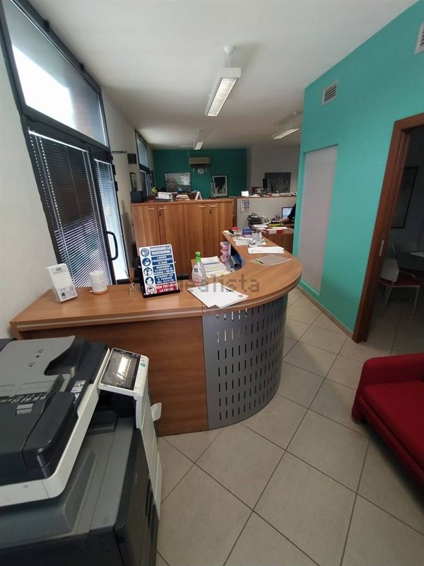 negozio in vendita a Modena