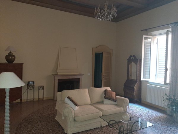 appartamento in vendita a Modena in zona Centro Storico