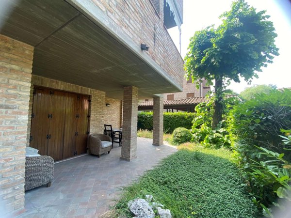 casa indipendente in vendita a Modena in zona San Faustino