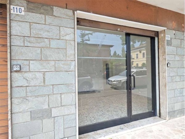 negozio in vendita a Modena in zona Vaciglio