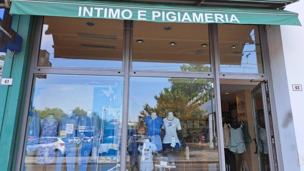 negozio in vendita a Modena