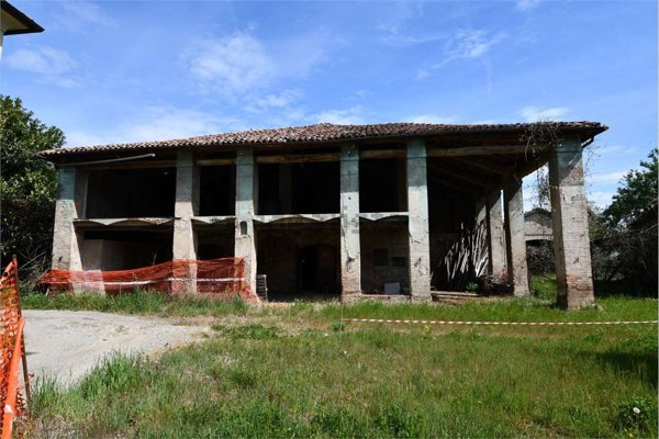 casale in vendita a Modena