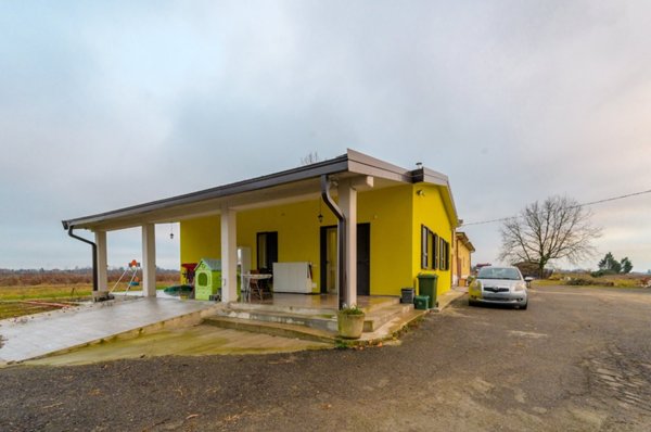 casa indipendente in vendita a Modena in zona Villanova