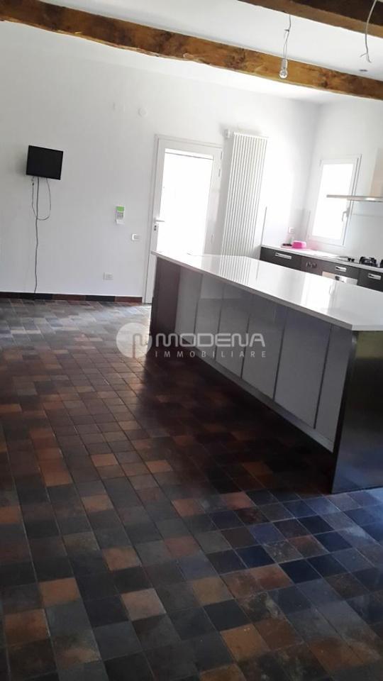 casale in vendita a Modena in zona San Damaso