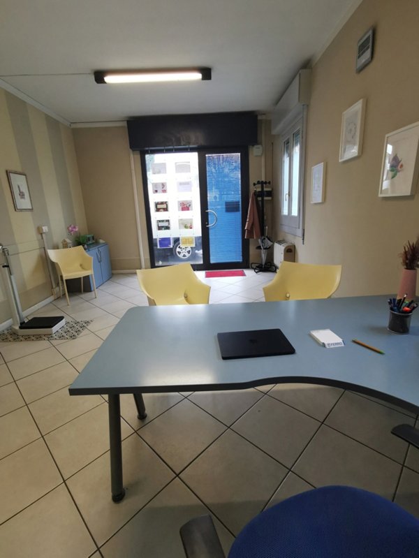 negozio in vendita a Modena