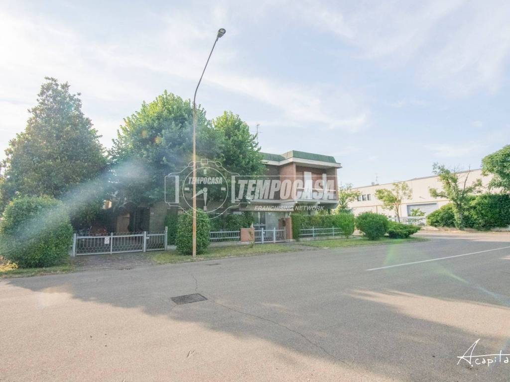 casa indipendente in vendita a Modena in zona San Lazzaro / Modena Est