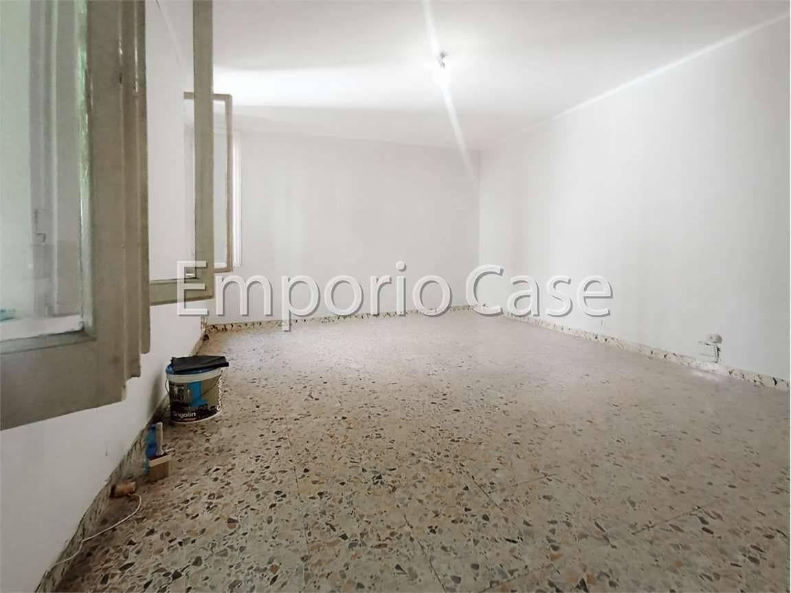 appartamento in vendita a Modena in zona Centro Storico