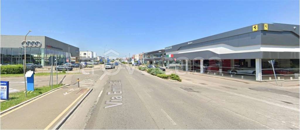 locale commerciale in vendita a Modena in zona Crocetta
