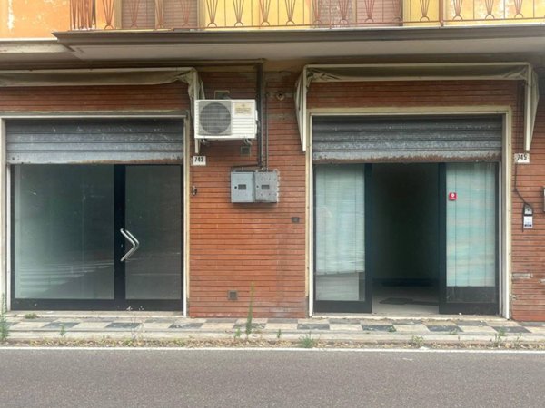 negozio in vendita a Modena in zona Sant'Agnese