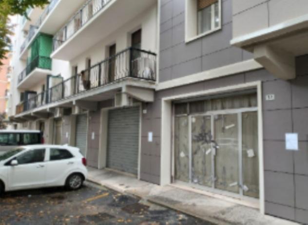 negozio in vendita a Modena