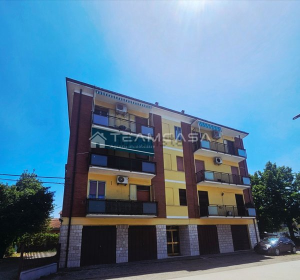 appartamento in vendita a Modena in zona Madonnina / Quattro Ville