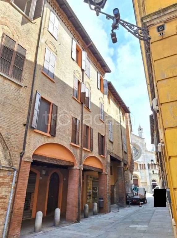 appartamento in vendita a Modena in zona Centro Storico