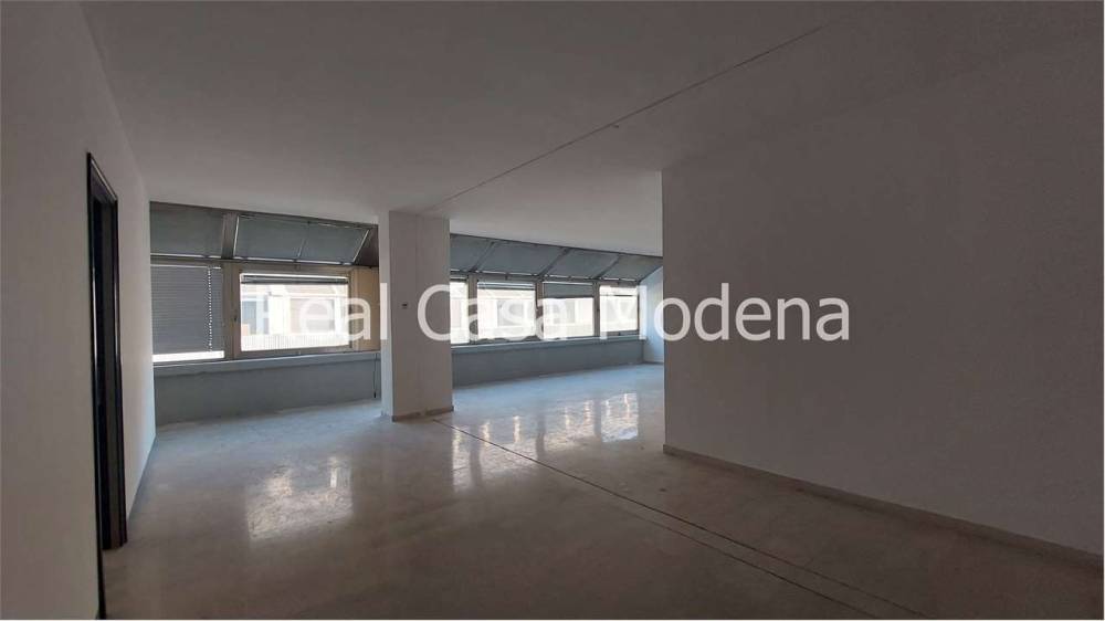 ufficio in vendita a Modena in zona San Faustino