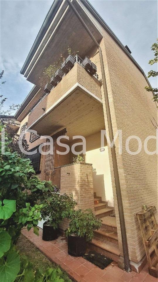 casa indipendente in vendita a Modena in zona San Faustino