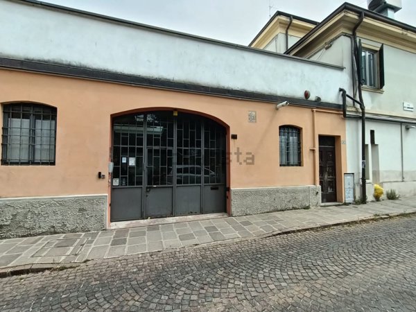 locale commerciale in vendita a Modena in zona San Cataldo