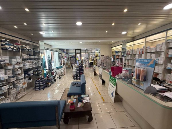 negozio in vendita a Modena