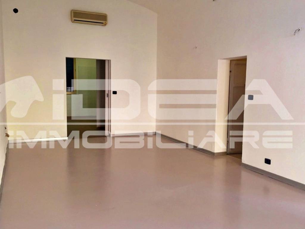negozio in vendita a Modena in zona San Lazzaro / Modena Est