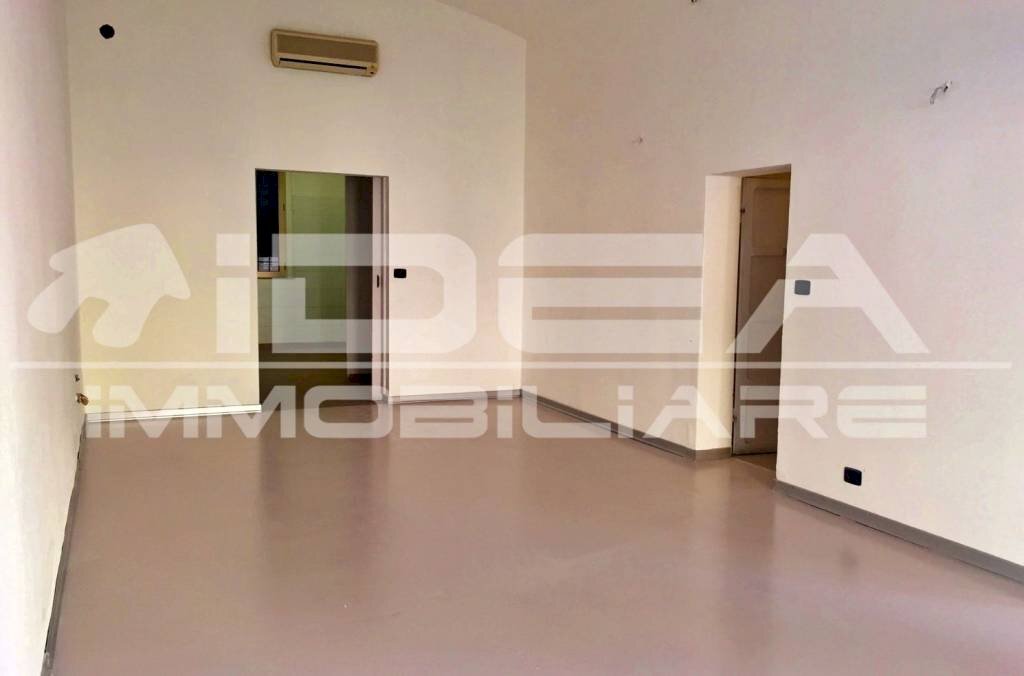 negozio in vendita a Modena