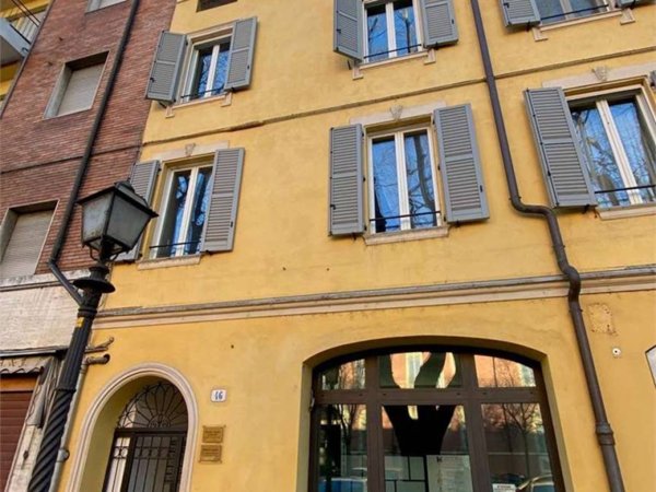 negozio in vendita a Modena