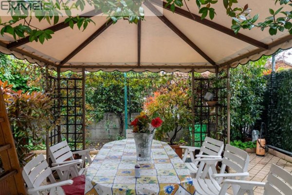 casa indipendente in vendita a Modena in zona Baggiovara