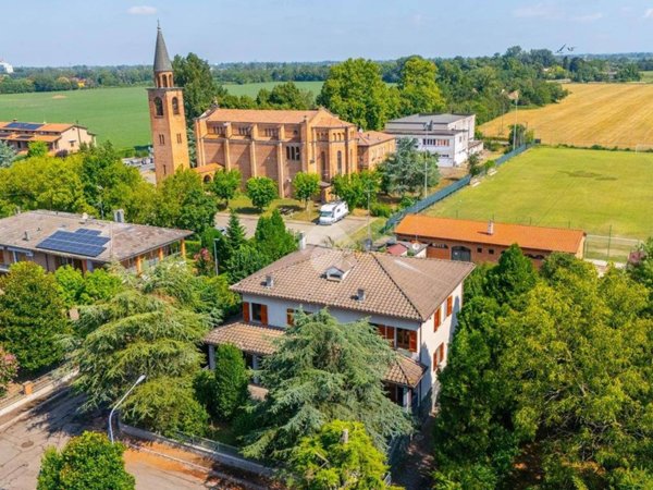 casa indipendente in vendita a Modena in zona Cognento