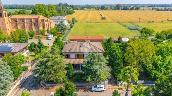 casa indipendente in vendita a Modena in zona Cittanova