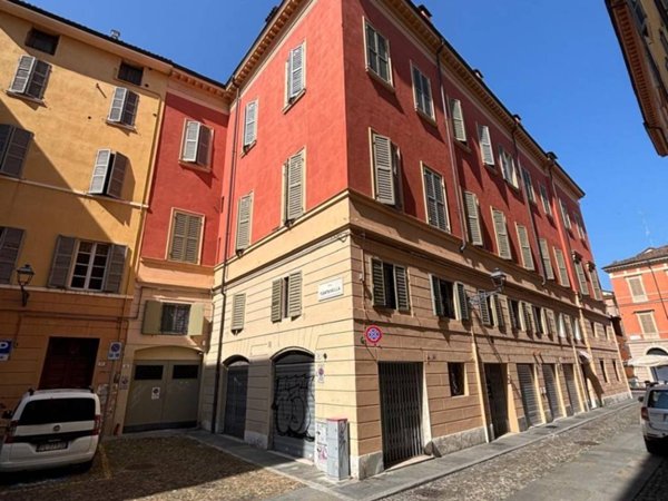 negozio in vendita a Modena in zona Centro Storico