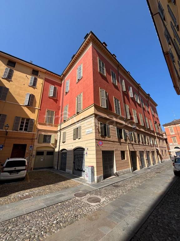 appartamento in vendita a Modena in zona Centro Storico