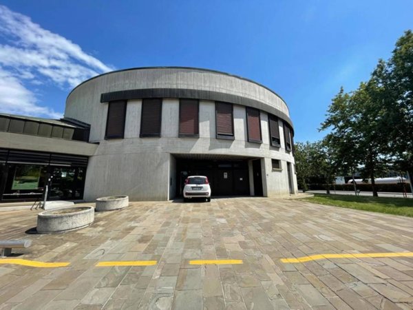 ufficio in vendita a Modena in zona Crocetta