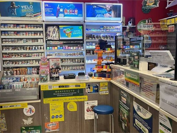 negozio in vendita a Modena in zona San Lazzaro / Modena Est
