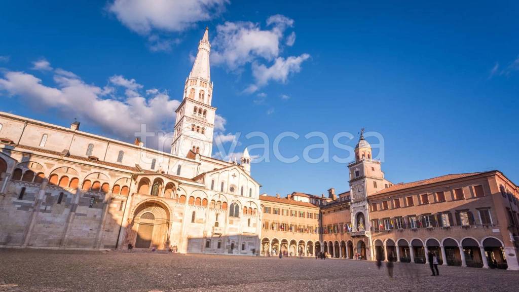 negozio in vendita a Modena in zona Centro Storico