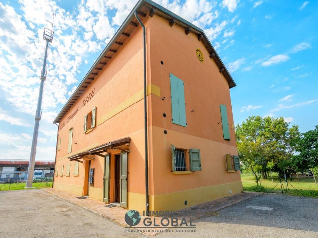 appartamento in vendita a Modena in zona San Lazzaro / Modena Est