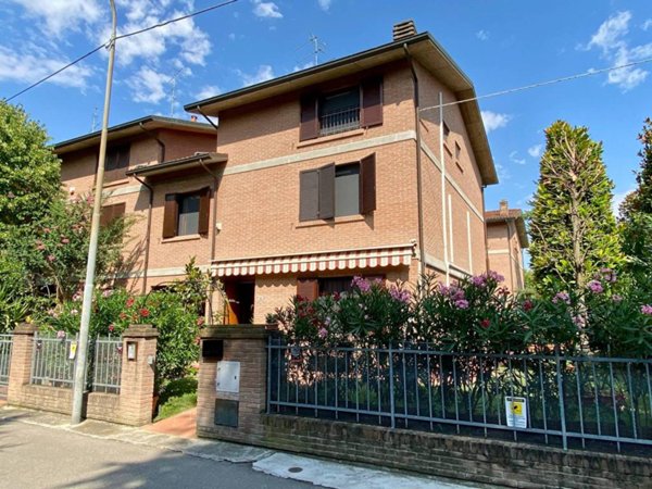 casa indipendente in vendita a Modena in zona Buon Pastore