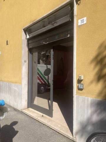 negozio in vendita a Modena in zona San Lazzaro / Modena Est