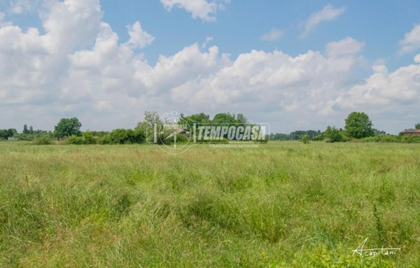casale in vendita a Modena in zona Madonnina / Quattro Ville