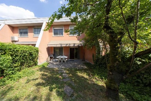 casa indipendente in vendita a Modena in zona Cittanova