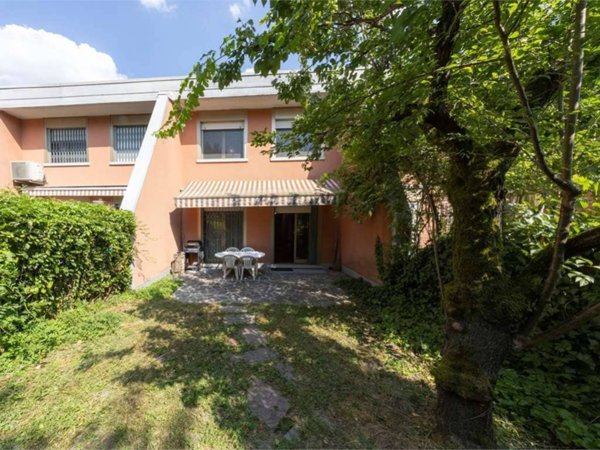 casa indipendente in vendita a Modena in zona Cognento