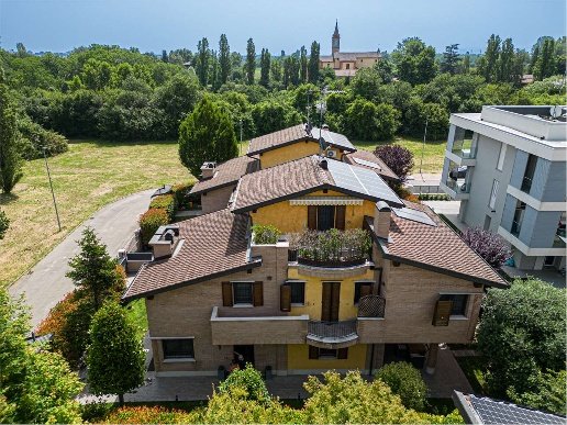 casa indipendente in vendita a Modena in zona Saliceta San Giuliano