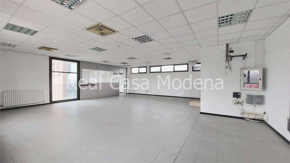 ufficio in vendita a Modena in zona Crocetta