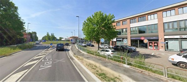 negozio in vendita a Modena in zona Crocetta