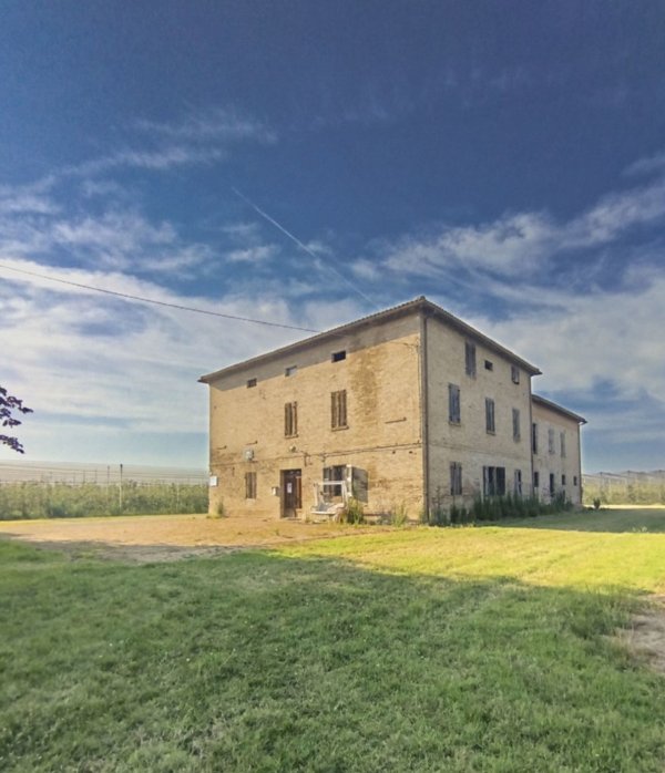 casa indipendente in vendita a Modena in zona Centro Storico