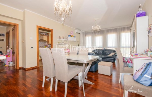 appartamento in vendita a Modena in zona Madonnina / Quattro Ville